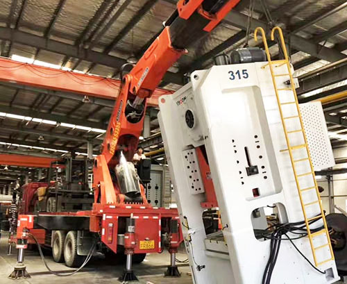 苏州附近随车吊出租，轻松解决运输难题