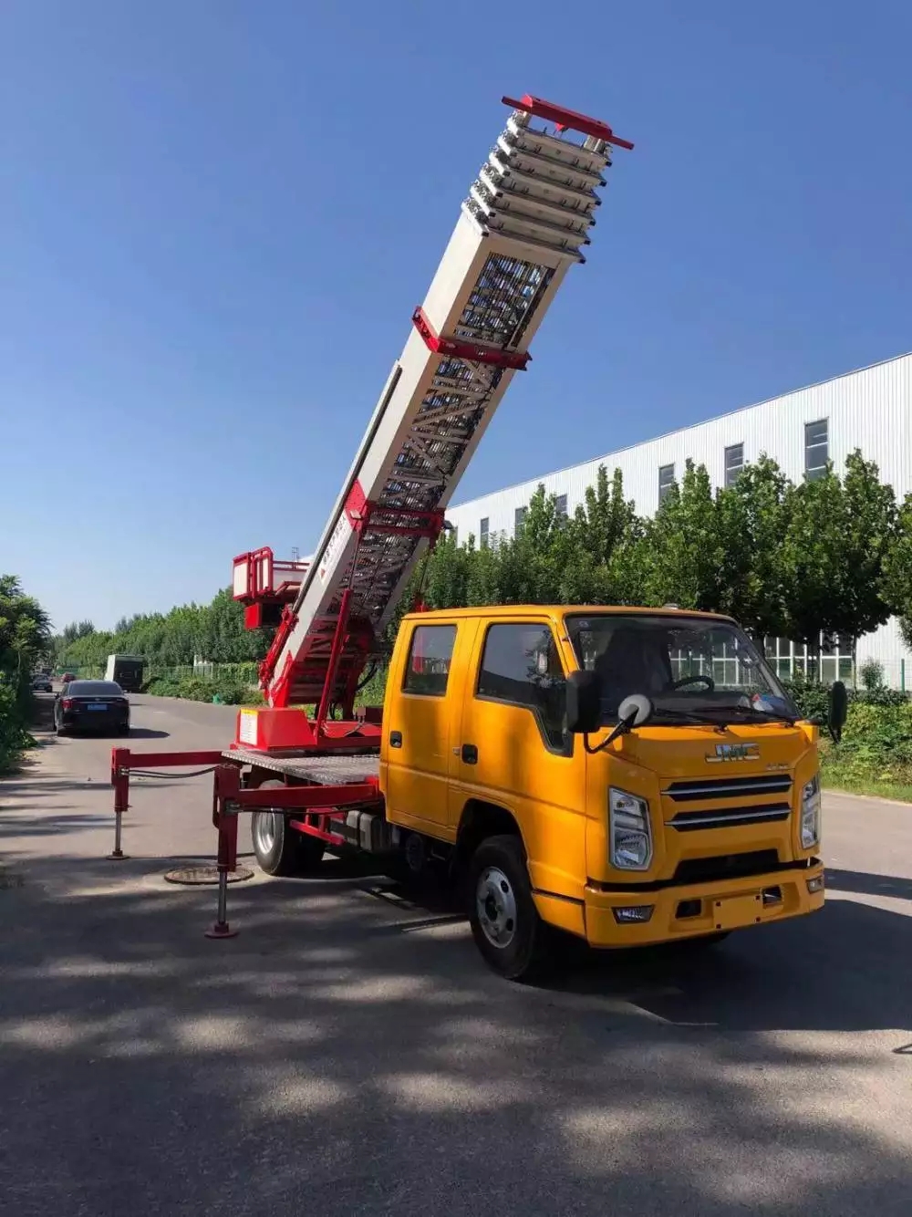 苏州附近的云梯车出租服务：轻松解决高空作业需求