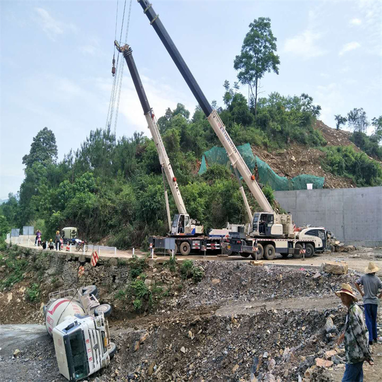 苏州汽车掉沟里叫吊车救援要多少钱
